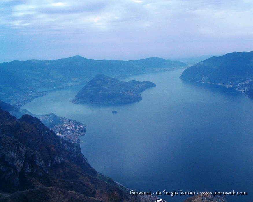 02 Montisola in mezzo al Lago.jpg